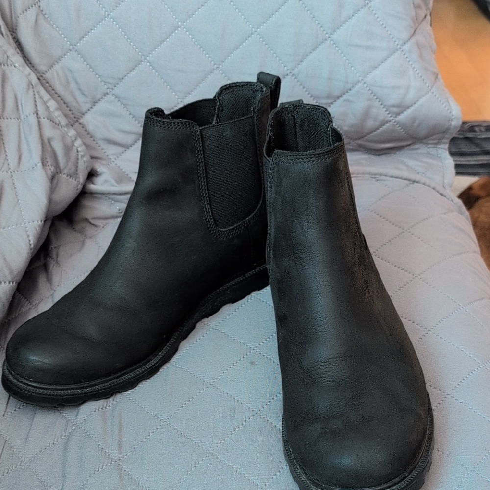 Black Sorel Chelsea Boots